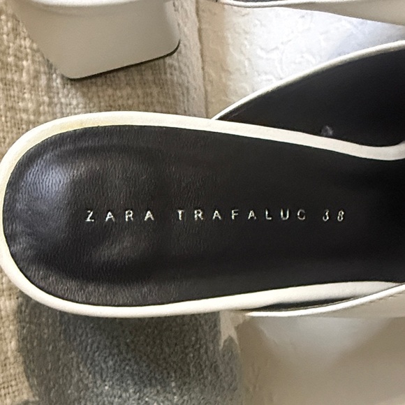ZARA Trafaluc Pointed-Toe Slingback Flats
Size EU 38 (US 7.5–8) - Picture 7 of 11